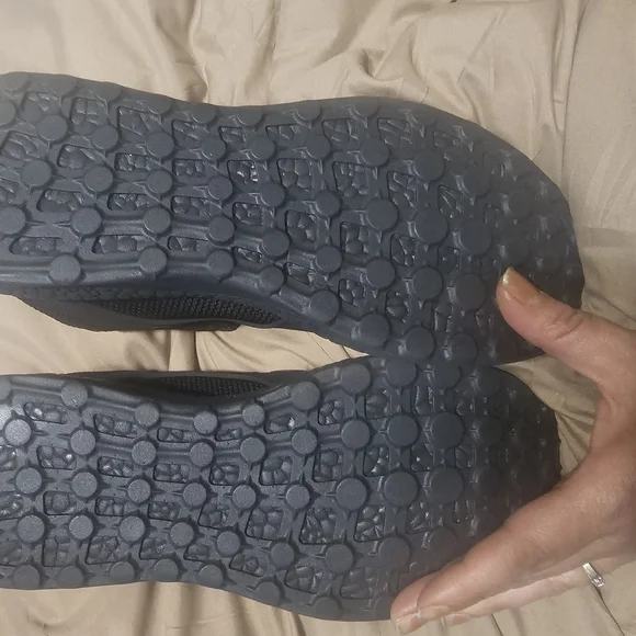 Men's Black Athletic Shoes - Picture 2 of 4